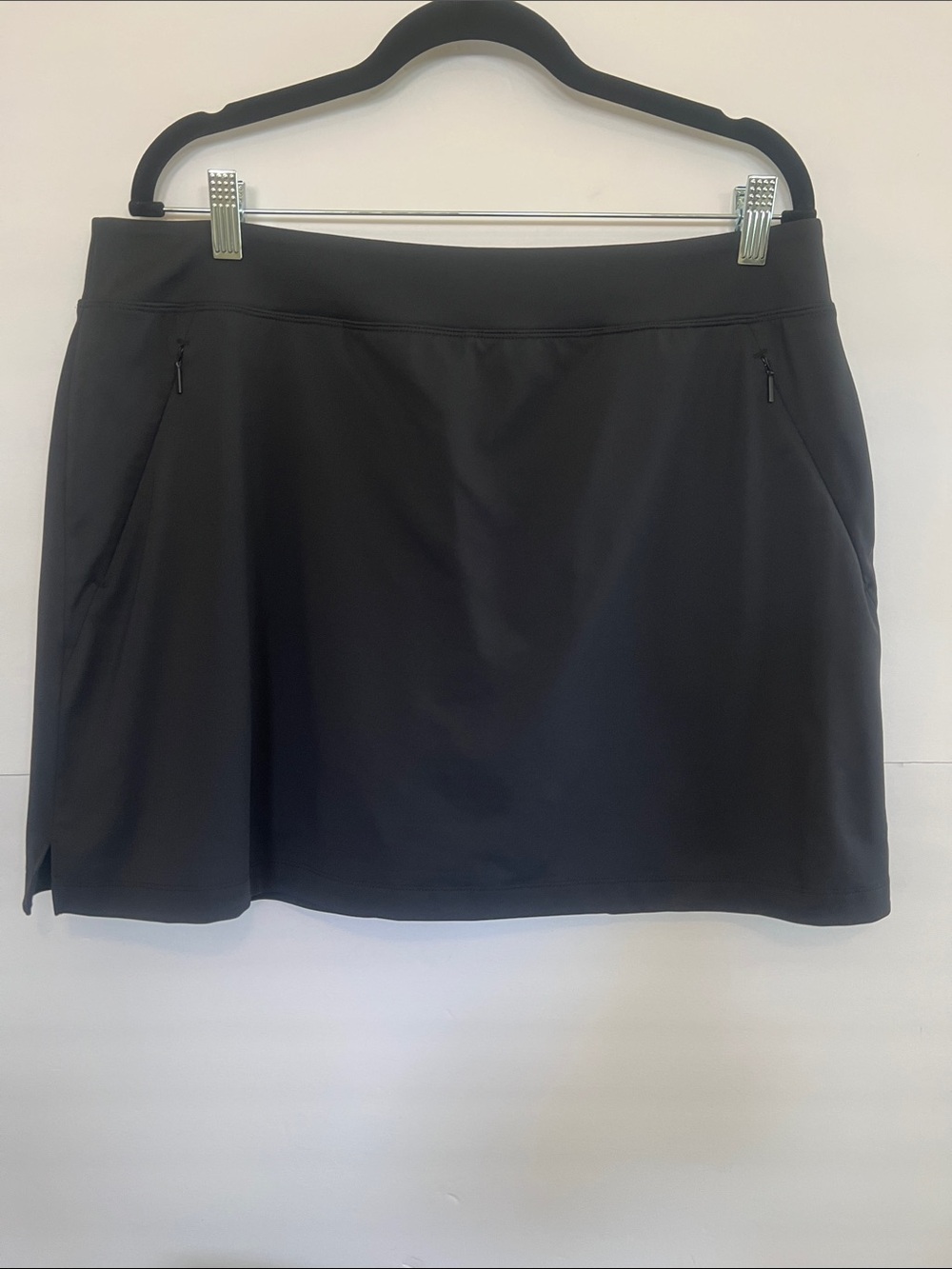 Tommy Bahama Women's golf/tennis skirt, Black, Size Large